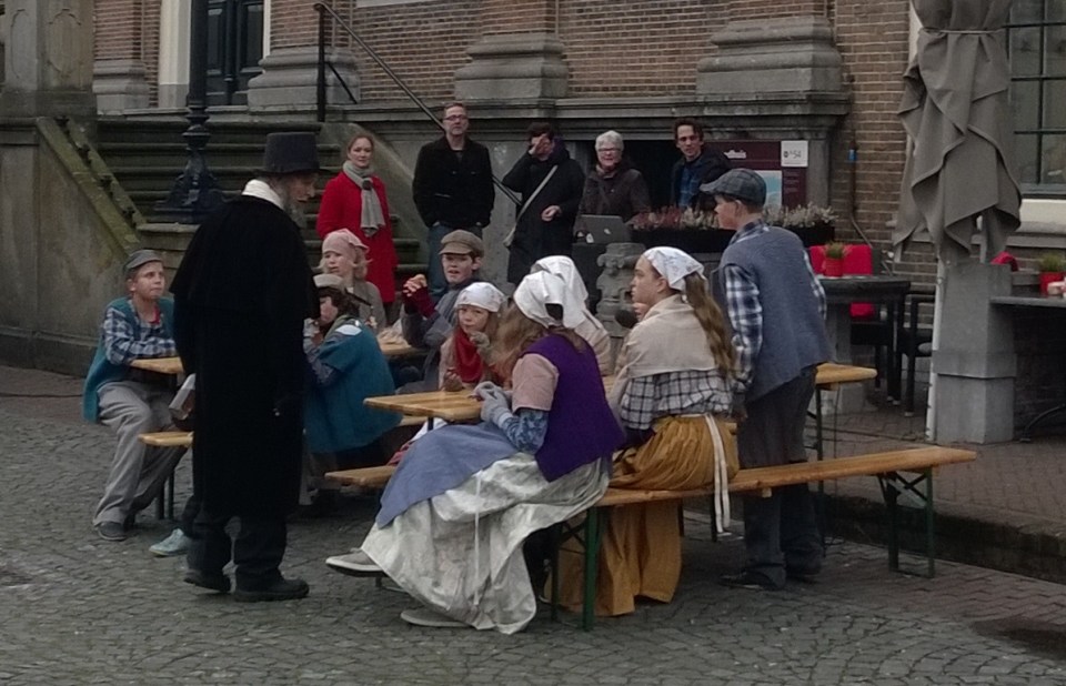 2015 Tijdens SP Bommelerwaard in gesprek, Oliver Twist - pikken wat je pakken kan, 12 december